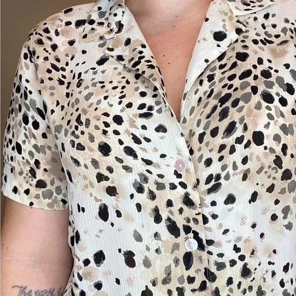 Alfred Dunner Animal Print Short Sleeve Button Down Top - Picture 2 of 3